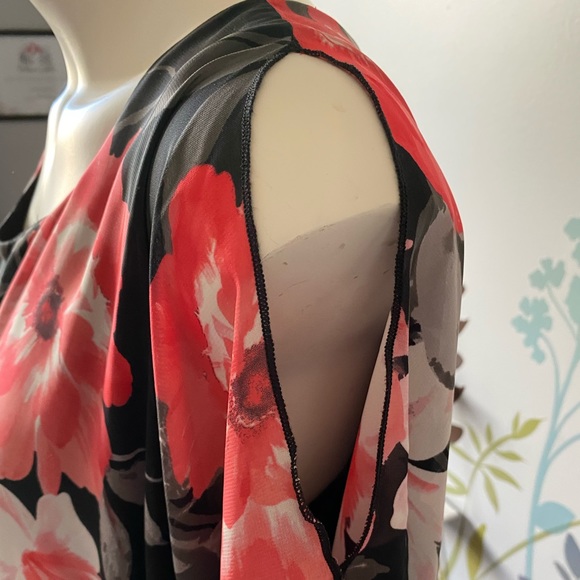 4/$20 Cold Shoulder Floral Blouse L - Picture 2 of 10